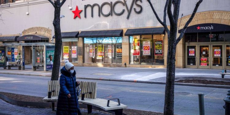 Macy’s turnaround hinges on revamping some stores and closing others. It appears to be working