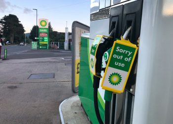 BP shares decline following weak Q1 gas trading forecast and rising debt