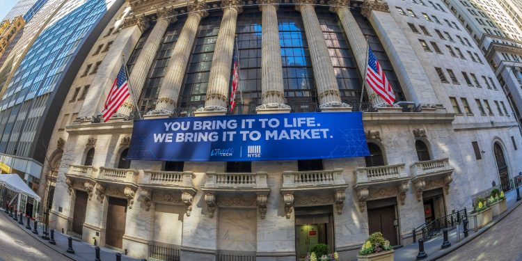 Dow and S&P 500 rebound on hopes of tariff deals; Broadcom shares jump, healthcare stocks post notable gains