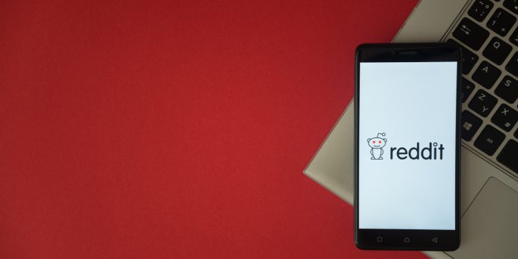 Reddit is attracting ad dollars: will RDDT shares rally further in 2025?