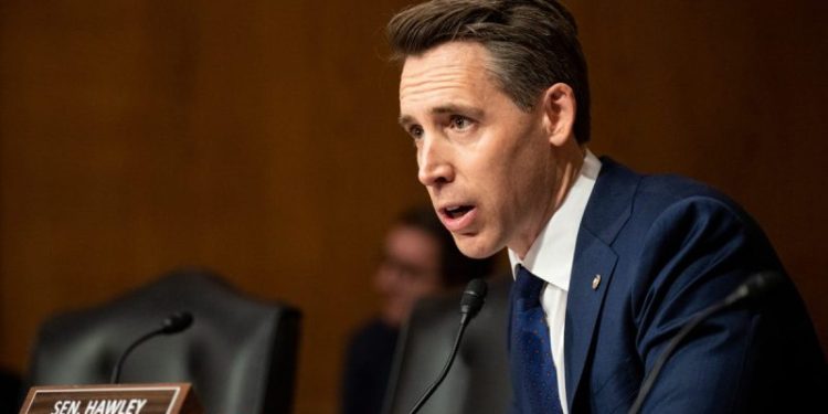 Hawley urges DOJ probe of Chinese trucking company