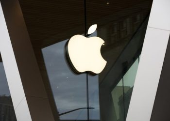 Apple sued by shareholders who allege it overstated AI progress