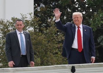 Trump appears on White House roof amid talks of historic renovations
