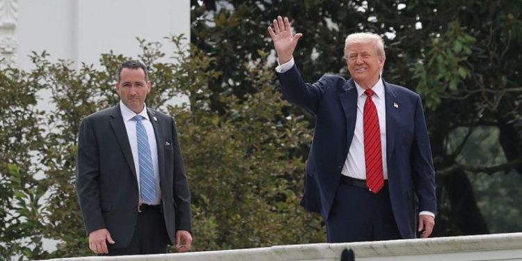 Trump appears on White House roof amid talks of historic renovations