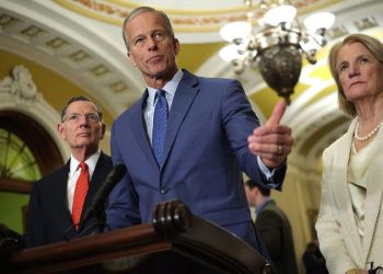 DHS funding fight drives Senate scramble to avoid government shutdown